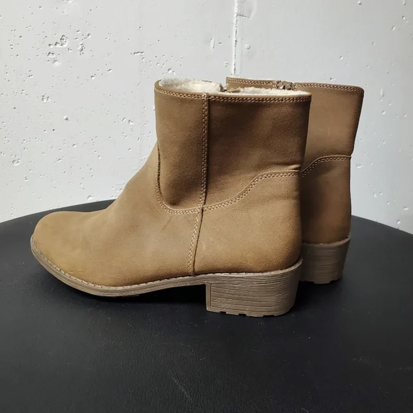 St. John's Bay Brown Ankle (Dobie) Booties Sz 8 NWOT - Picture 4 of 10